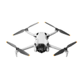 DJI Mini 4 Pro Fly More Combo Plus drone compact 4K fond blanc